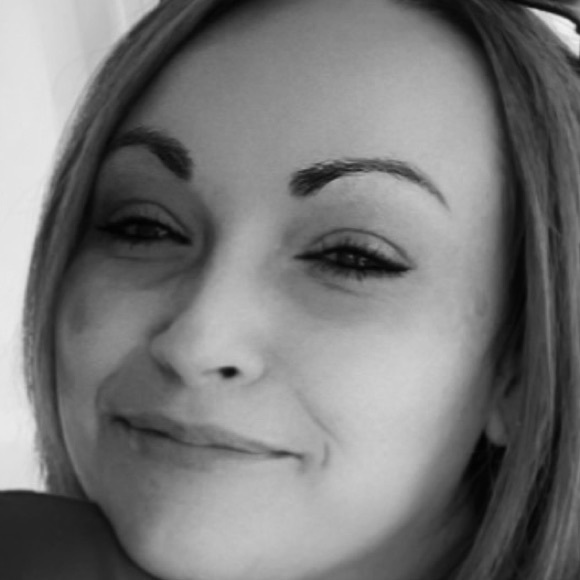 Meet your Posher, Kat - Picture 2 of 2